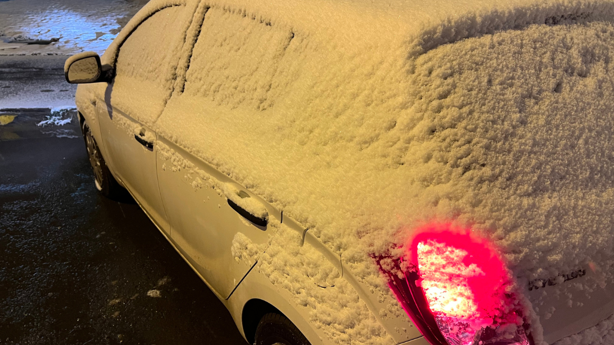 auto koji radi zimi kako bi se zagrejao