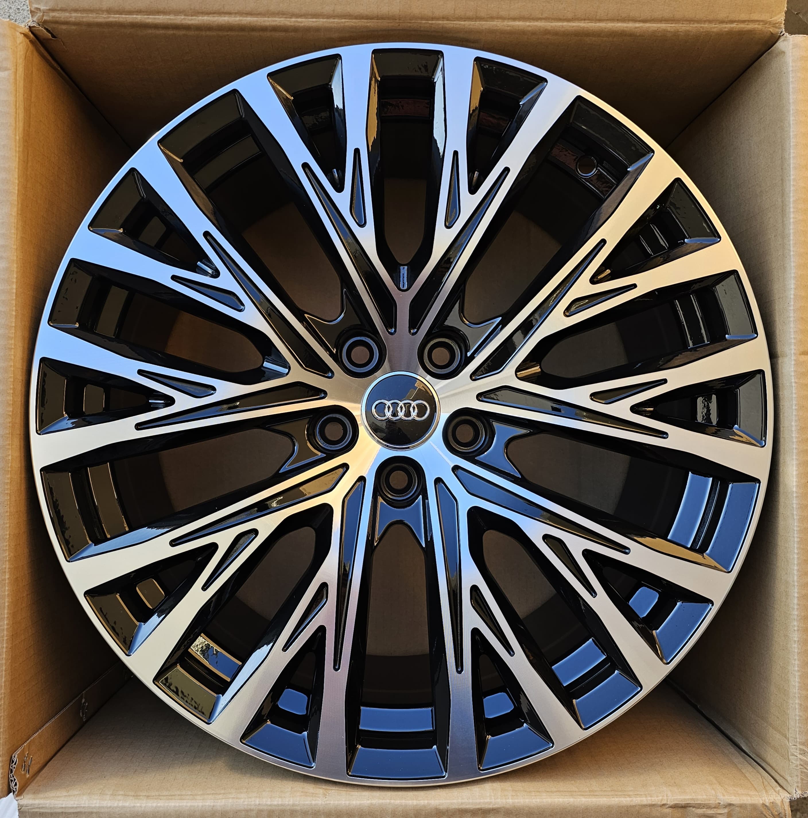Alu Felne - 8.5J x19 ET35 5X112