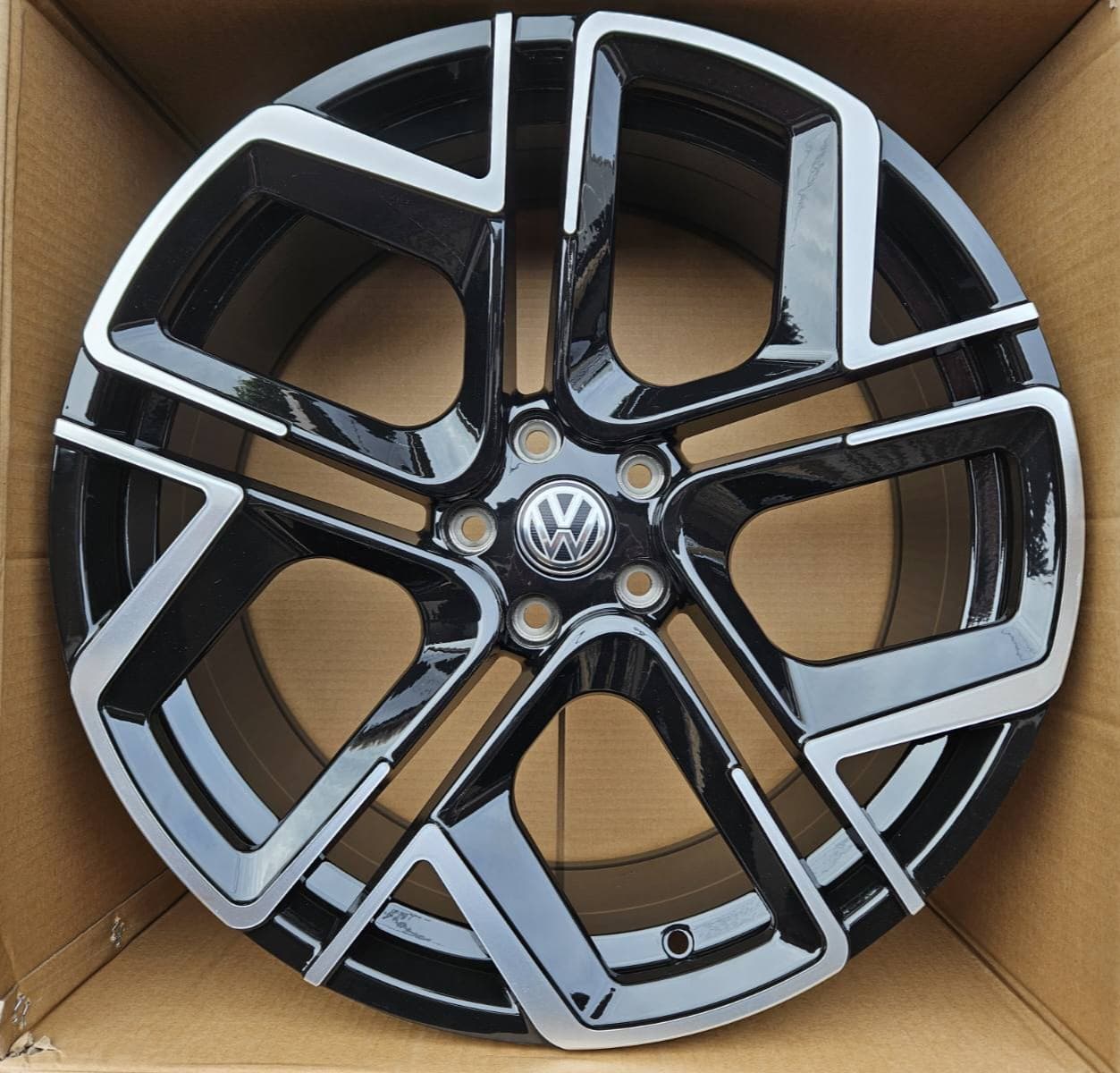 Alu Felne - 8.5J x20 ET38 5x112